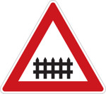 Železniční přejezd ze závorami